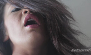 Домашний секс мужа и жены на кухне