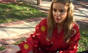 Страстная милфа падка на большие члены молодых парней