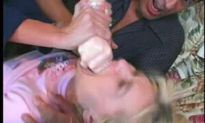 Анальный секс с матерью и дочкой