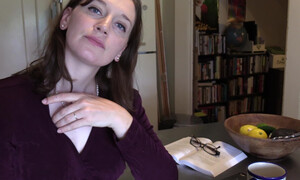 Женщина застала своего пасынка за кражей трусиков сестры и жарко наказала его