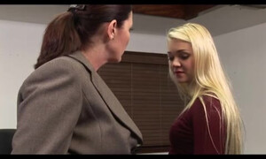 Матюра и светловолосая краля увлечены интимом на работе